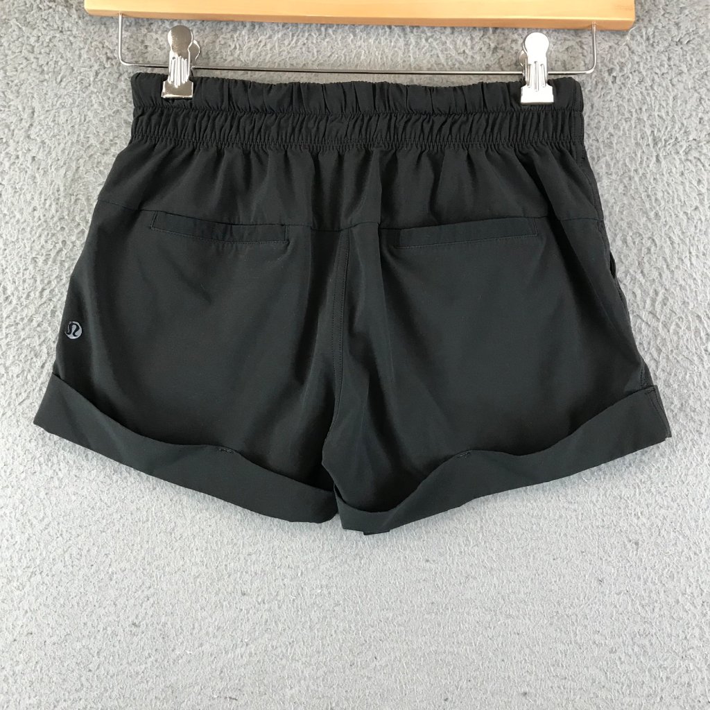 Women's Black Lululemon Cuffed Shorts Size 4 Elastic Waist Drawstring